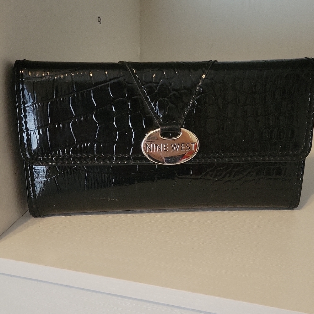 Nine West Glossy Faux Black Croc bi fold kiss lock close Wallet